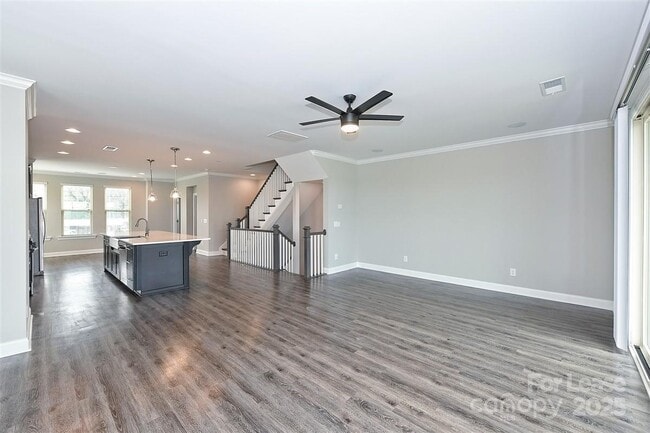 Building Photo - 2635 Statesville Ave