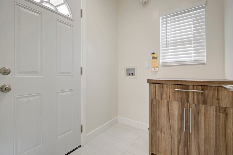 Building Photo - 13327 Strathern St