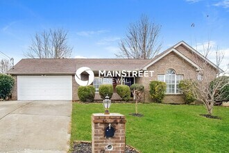 Building Photo - 3 Bedroom Pet-Friendly Home in Knoxville, TN with Main Street Renewal