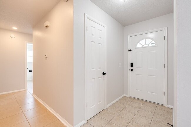 Building Photo - 4713 Newport Dr