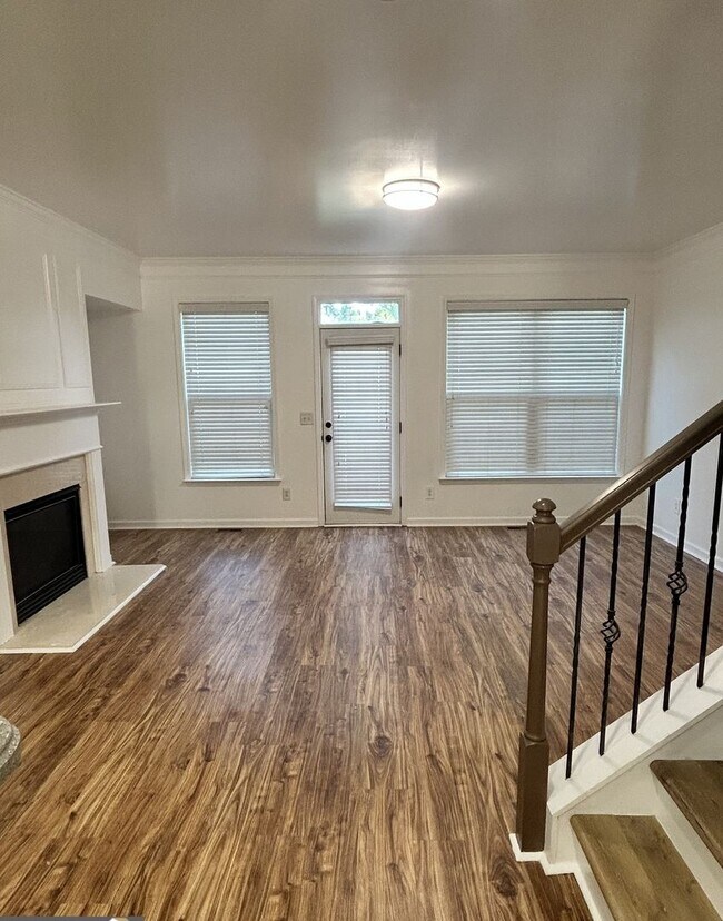 Building Photo - Beautifully Renovated 3-Bedroom, 2.5-Bath Townhome in the Heart of Alpharetta/Milton!