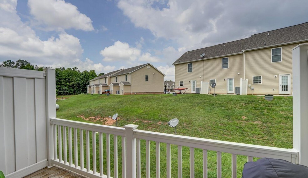 Building Photo - 27 Gloucester Dr