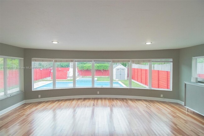 Building Photo - 3722 Royal Palm Ave