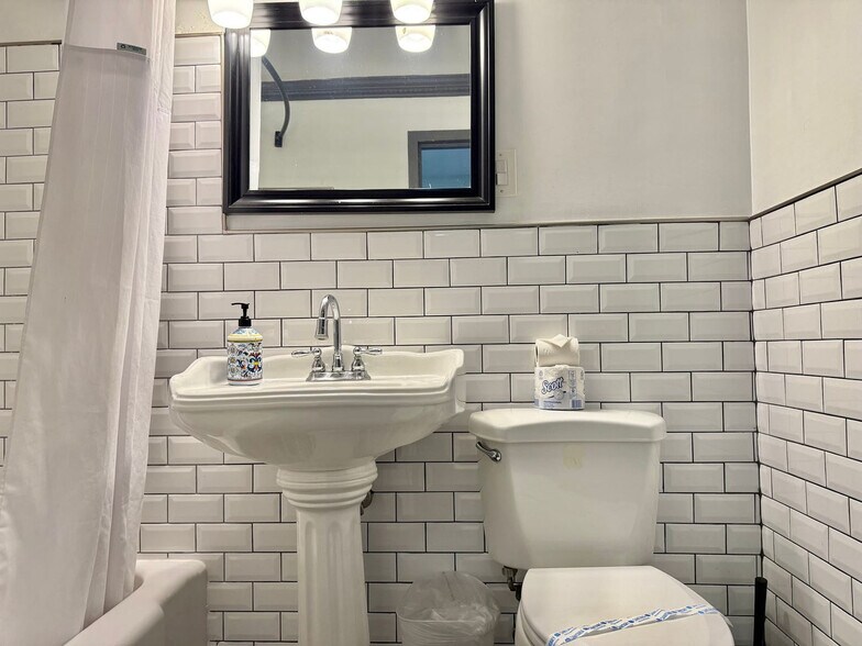 Building Photo - 215 Piedmont Ave NE