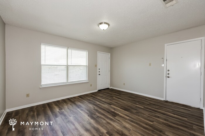 Building Photo - 12717 Hilltop Dr