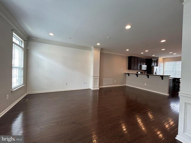Building Photo - 1379 Parish Ave
