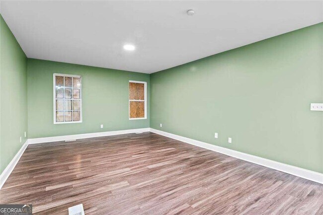 Building Photo - 930 Hall St NW