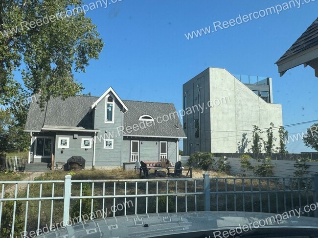 Building Photo - Beautifully updated 3 bed 2 bath house in Miller Beach.