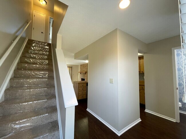 Building Photo - 2618 Cedar Lake Dr