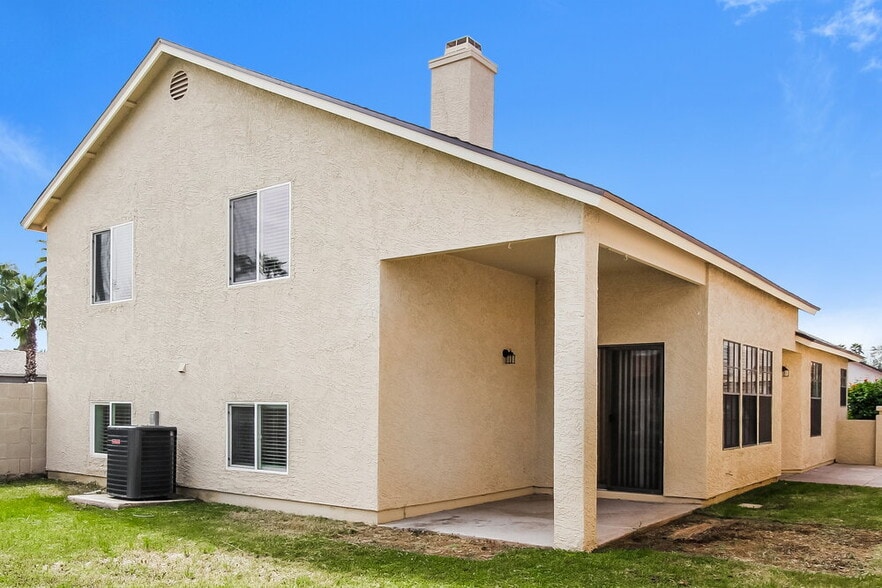 Building Photo - 921 S Val Vista Dr