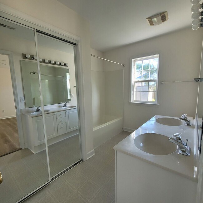 Building Photo - Wonderful 3 bedroom 2 bathroom home in Chesterbrook