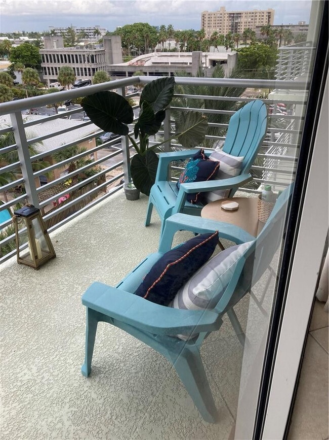 Building Photo - 2900 NE 30th St