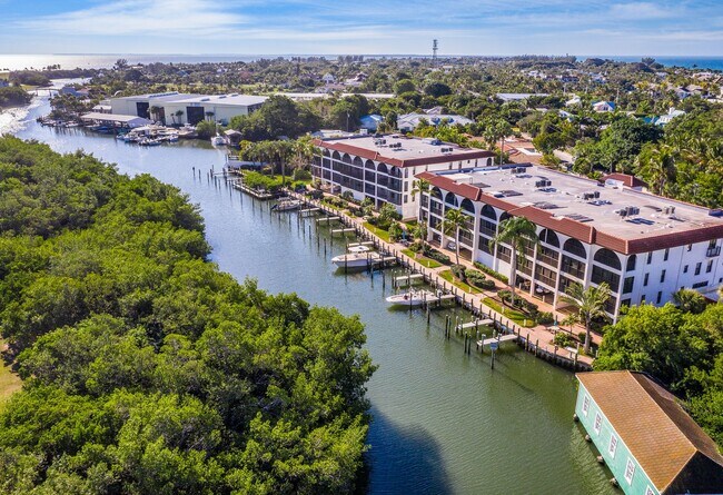 Building Photo - 970 Palm Ave