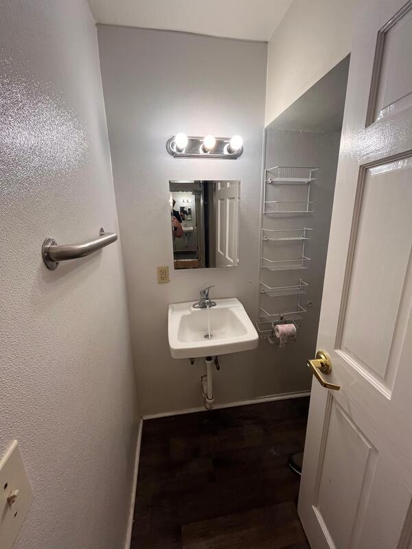 Building Photo - 240 W Lakelawn Pl