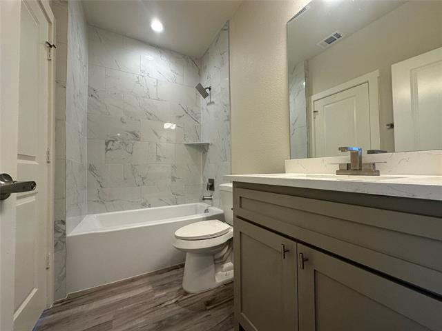 Building Photo - 809 Lotus Dr