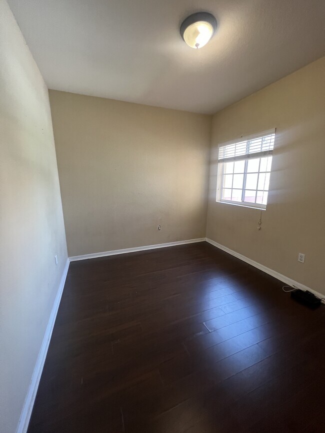 Building Photo - 3530 NW 29th Ct