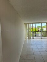 Building Photo - 8840 Fontainebleau Blvd