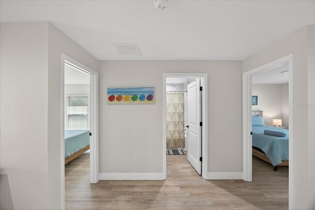 Building Photo - 12114 Clarendon Ave