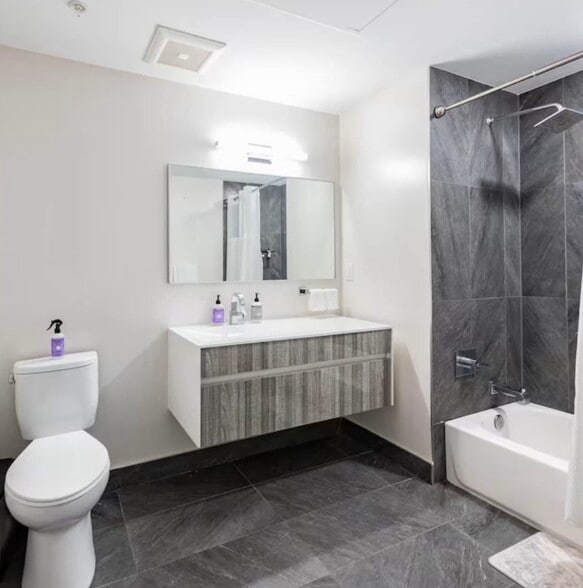 Secondary Bathroom - 6401 Park Ave