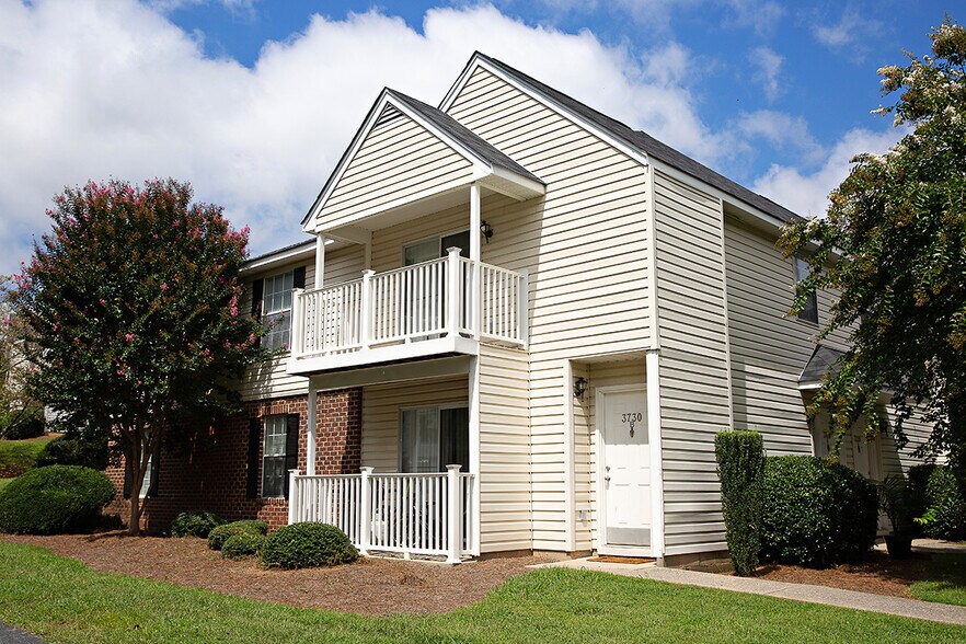 Building Photo - Laurel Bluff Apartments and Townhomes