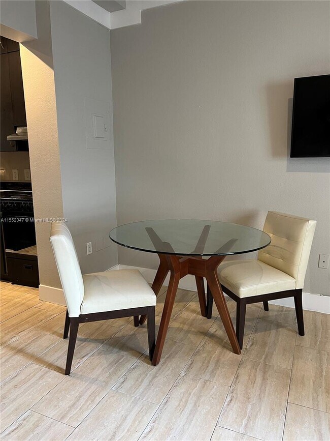 Building Photo - 1330 Pennsylvania Ave