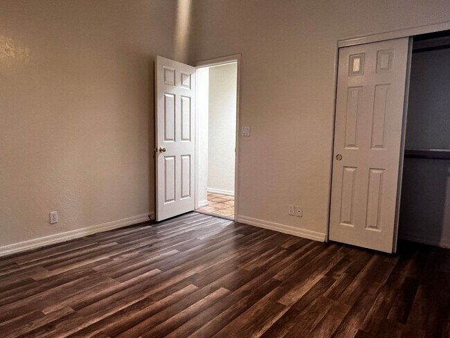 Building Photo - Tempe 2 Bed, 1 Bath Duplex Back Unit with ...