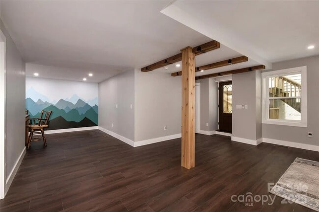 Building Photo - 187 Pine Vlg