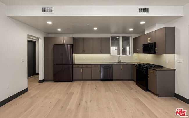 Building Photo - 118 Orlando Ave