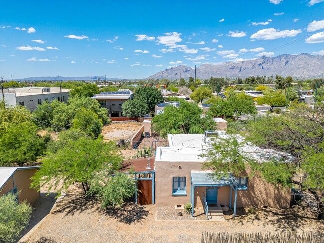 Building Photo - Charming historic home in central Tucson