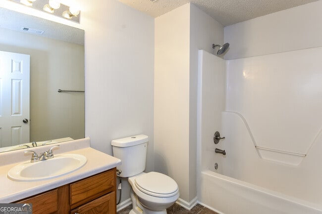 Building Photo - 1399 Crestlake Ct