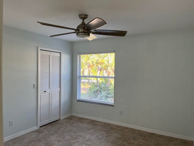 Building Photo - 1911 SE Gaskins Cir