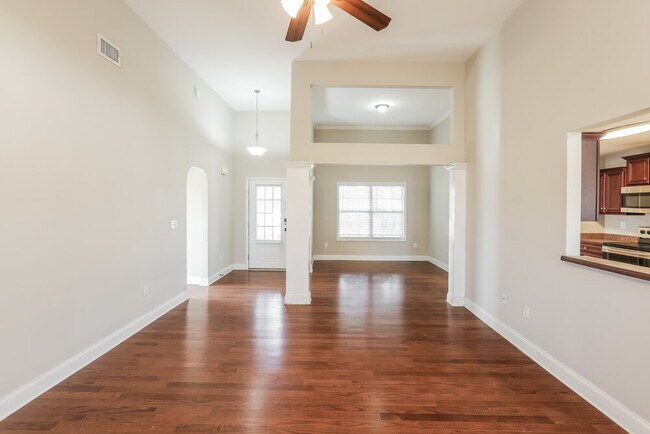 Building Photo - 303 Surrey Ct