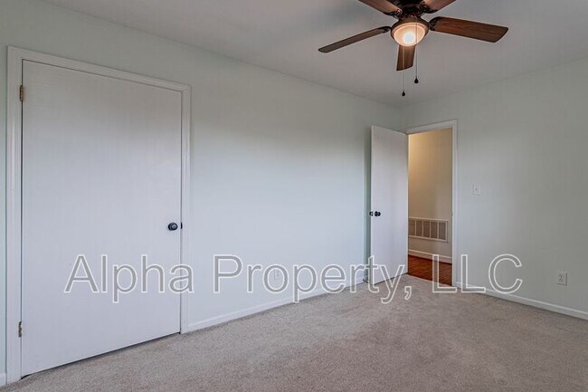 Building Photo - 109 Roberts Cir