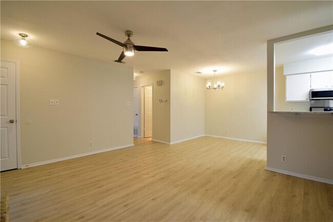 Building Photo - 12302 Deer Falls Dr