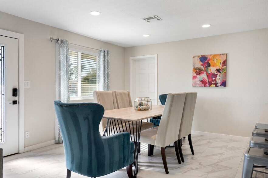 Building Photo - 7902 E Latham St