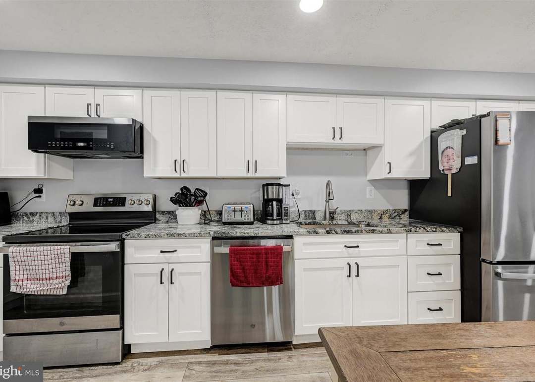 Building Photo - 300 Long Cove Ln