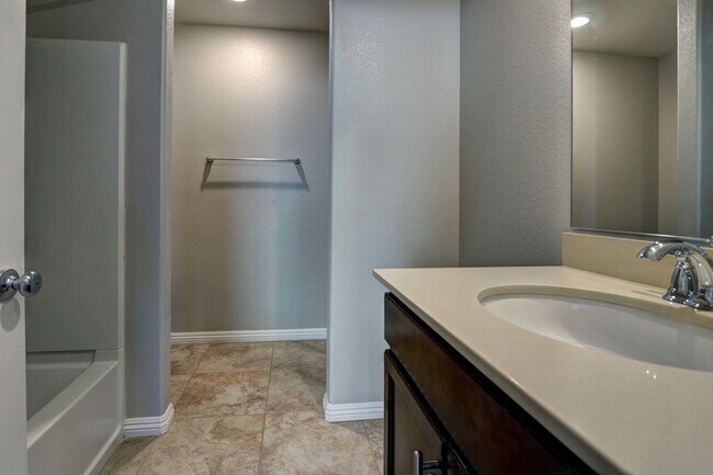 Building Photo - 2865 Tanager Hill St