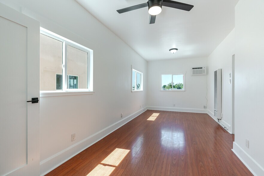 Building Photo - 268 4/6 S Coronado St