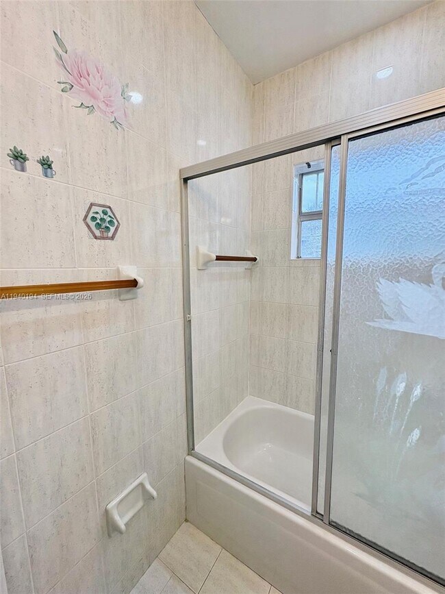 Building Photo - 1332 NE 177th St