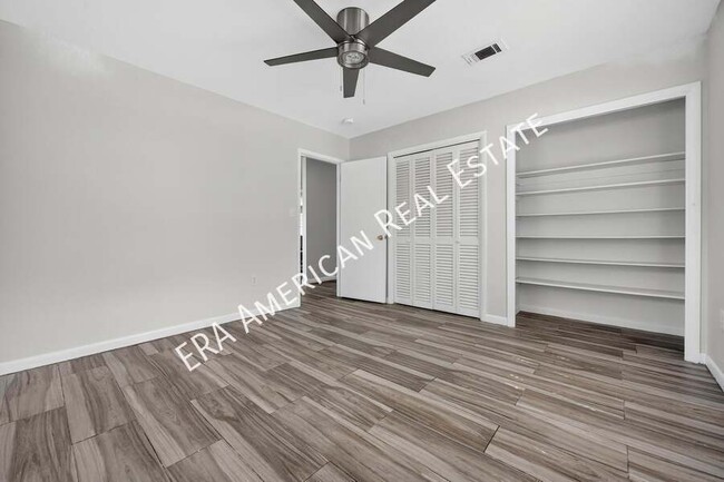 Building Photo - 614 Merioneth Dr NE