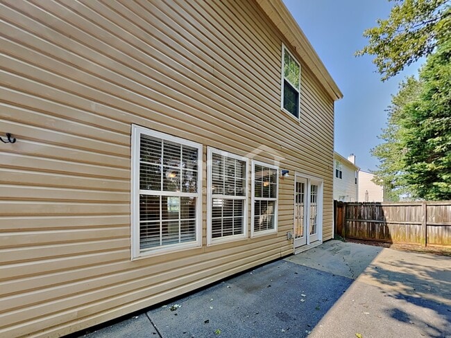 Building Photo - 307 Meadows Ln