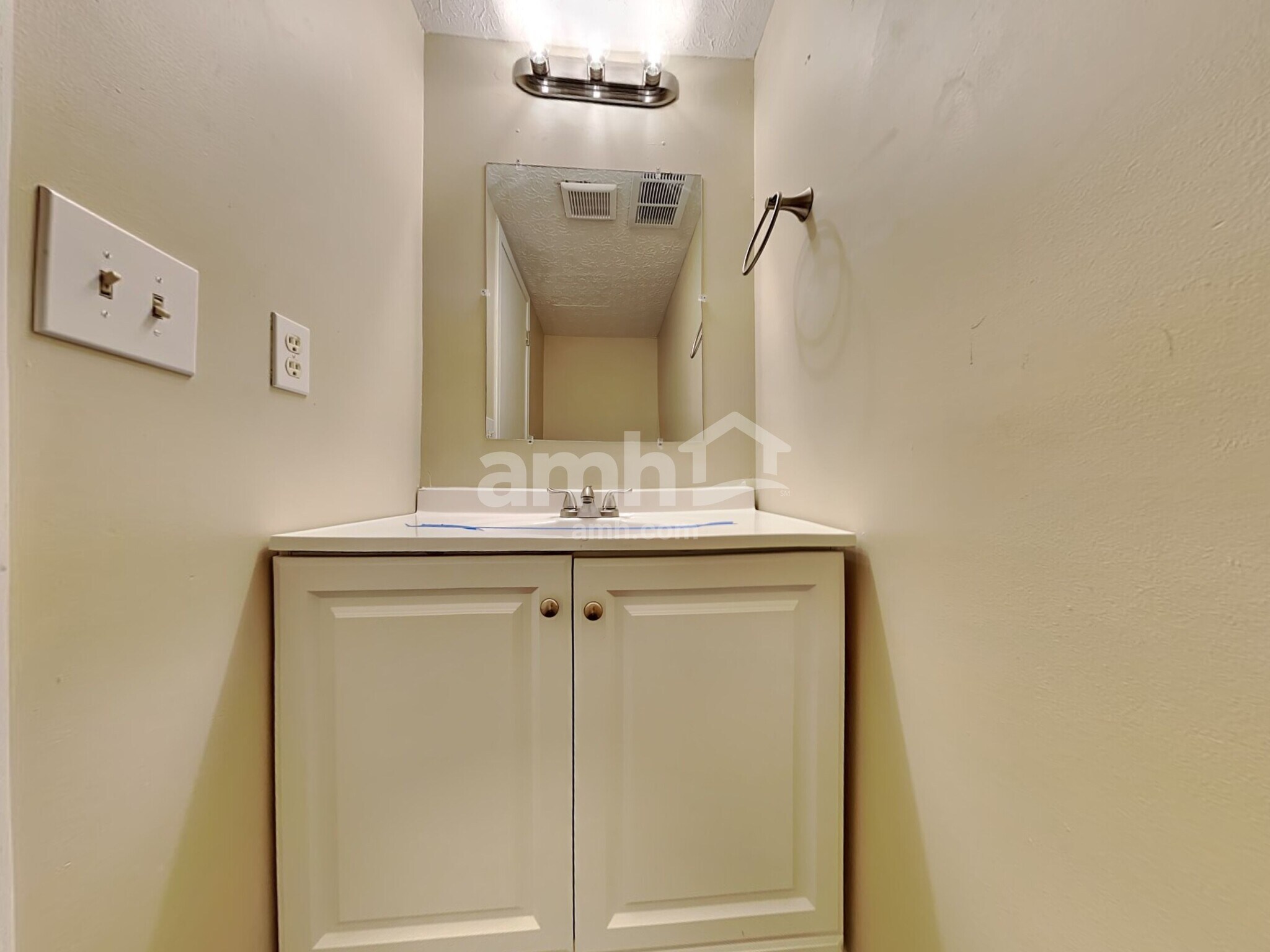 Building Photo - 3516 High Creek Dr