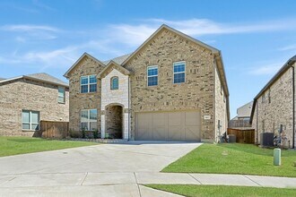 Building Photo - CHARMING 2 STORY IN CHISHOLM TRAIL RANCH!
