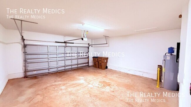 Building Photo - 6495 Cyrils Dr