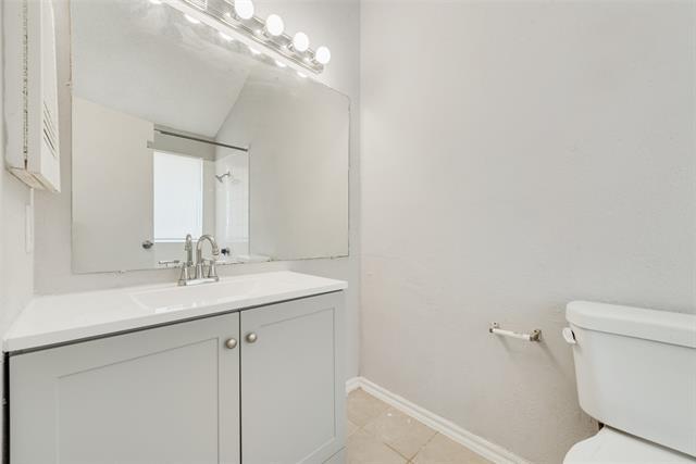 Building Photo - 2203 Sunset Dr