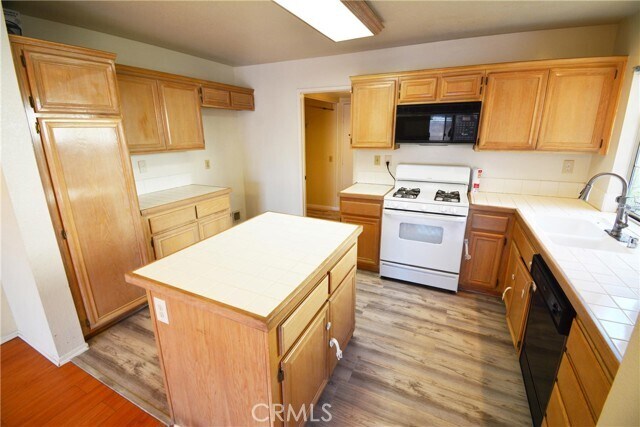 Building Photo - 7386 Greenhaven Ave