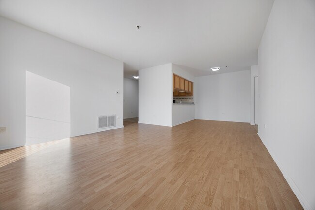 Building Photo - 881 N Swift Rd