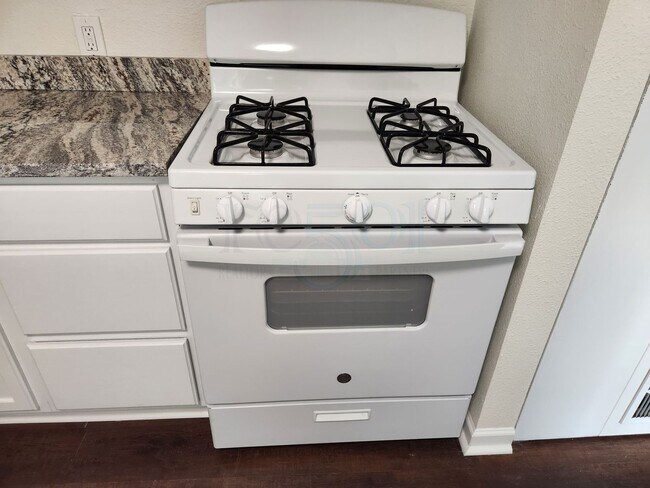 Building Photo - *Availabe Soon* Completely Remodeled Home!