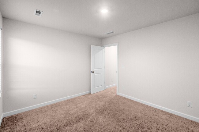 Building Photo - Beautiful and Spacious Home in the Heart o...