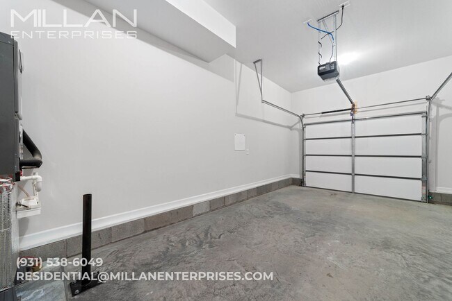 Building Photo - Spacious And Updated Home Featuring Open F...